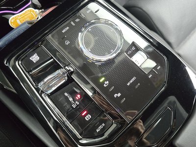 2025 BMW 5 SERIES thumbnail 12
