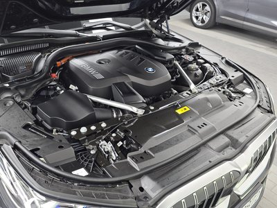 2025 BMW 5 SERIES photo 7