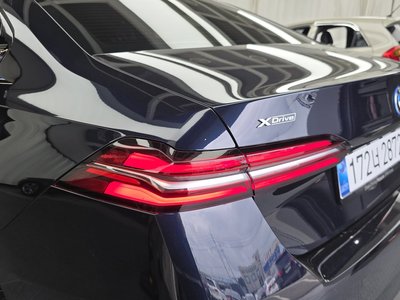 2025 BMW 5 SERIES photo 10