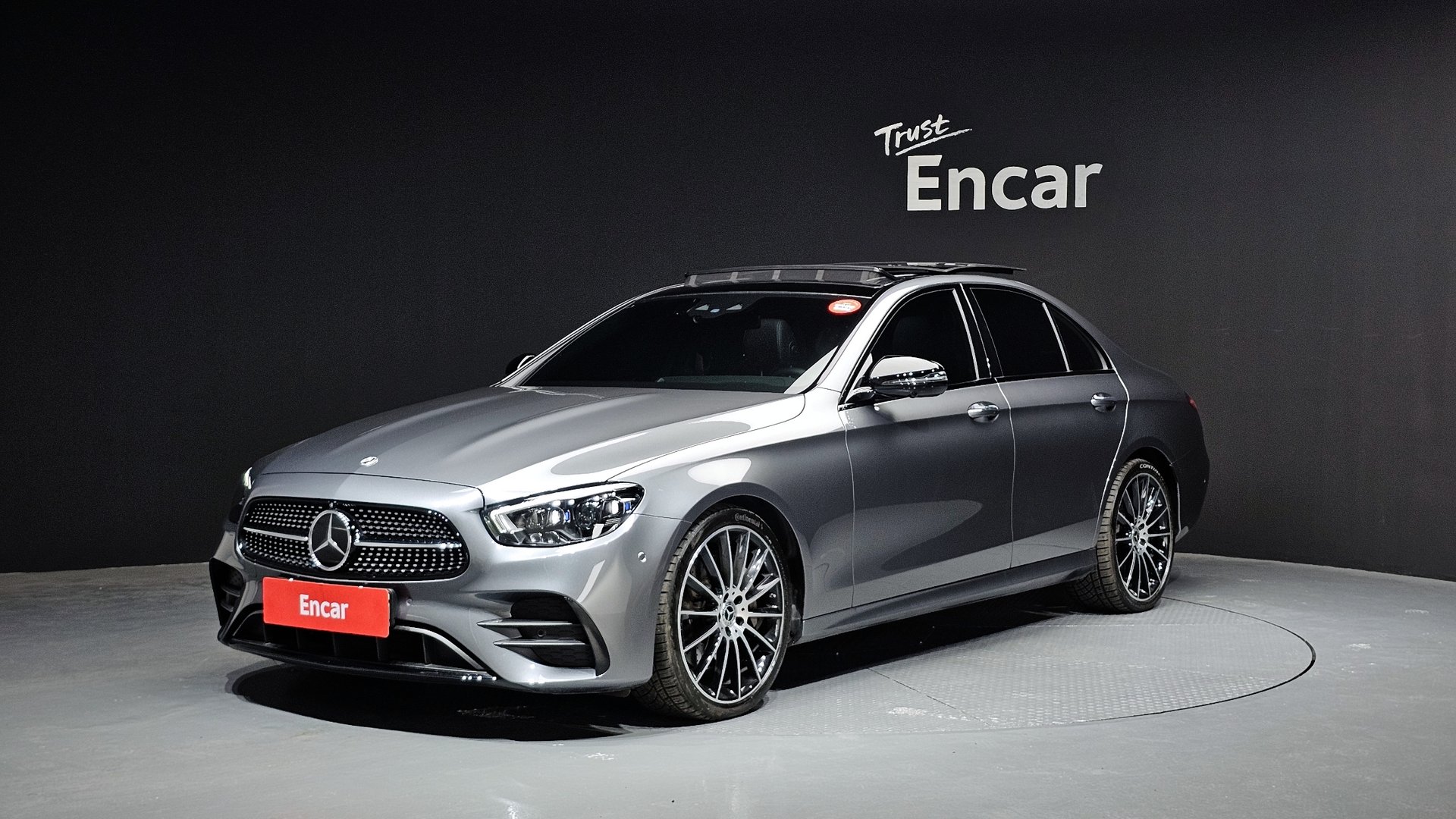 MERCEDES-BENZ E-CLASS - View 1