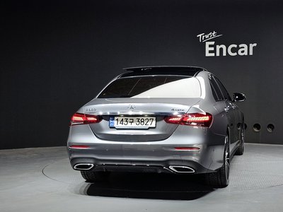 MERCEDES-BENZ E-CLASS - 4