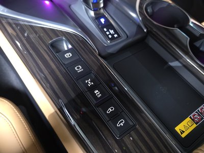 2025 Lexus LX — миниатюра 44