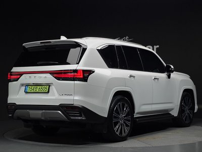 صورة 4 لـ 2025 Lexus LX