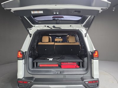 2025 Lexus LX — миниатюра 40
