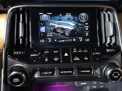 2025 Lexus LX — миниатюра 23