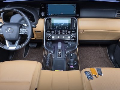 صورة 5 لـ 2025 Lexus LX