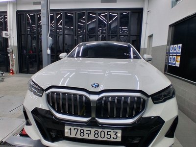 BMW 5 SERIES - 4