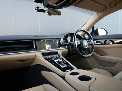 PORSCHE PANAMERA - 4