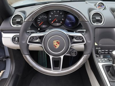 صورة 9 لـ 2025 Porsche 718