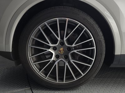 صورة 6 لـ 2021 Porsche CAYENNE