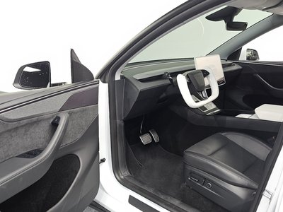 2025 Tesla MODEL Y — фото 10