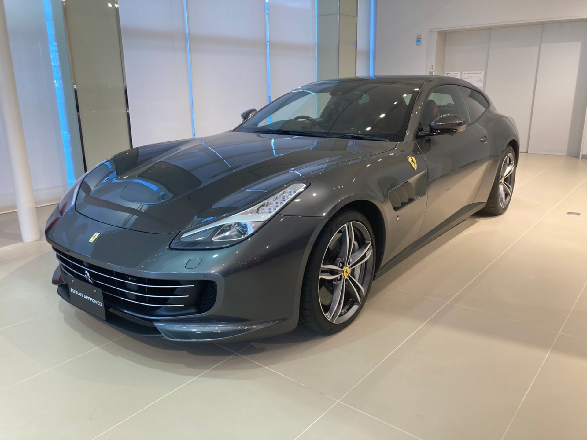 FERRARI GTC4 LUSSO - View 1