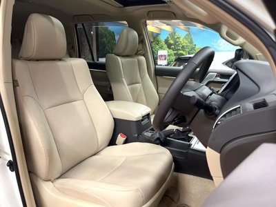 TOYOTA LAND CRUISER PRADO - 8