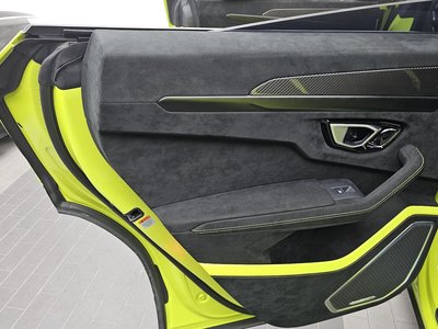 2024 Lamborghini URUS thumbnail 15