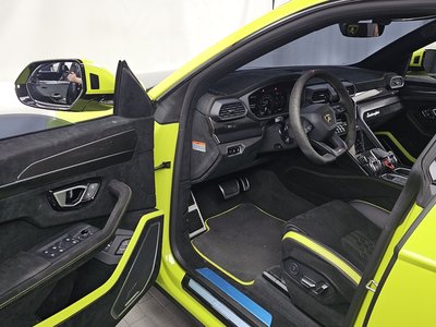 2024 Lamborghini URUS thumbnail 13