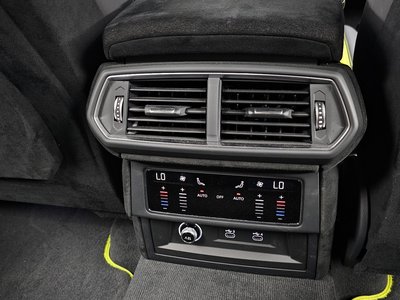 2024 Lamborghini URUS thumbnail 25