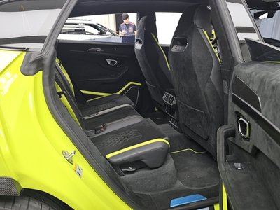2024 Lamborghini URUS thumbnail 18