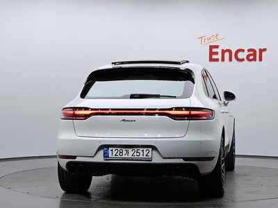 PORSCHE MACAN - 4