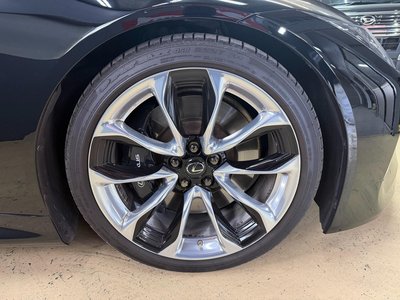 2017 Lexus LC — миниатюра 19