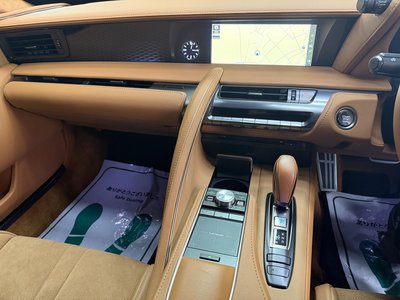 2017 Lexus LC — миниатюра 16