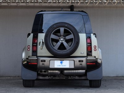 LAND ROVER DEFENDER - 4