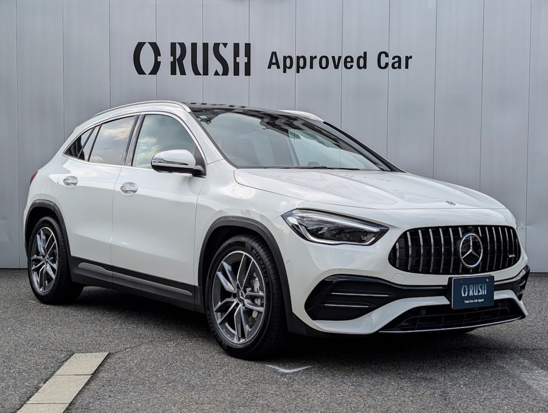 MERCEDES-BENZ GLA AMG - View 1