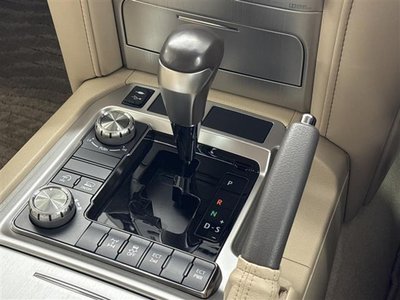 صورة مصغرة 35 لـ 2018 Toyota LAND CRUISER 200