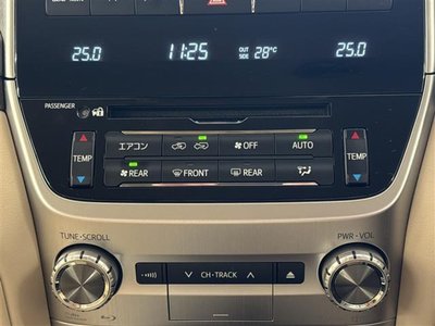 صورة مصغرة 37 لـ 2018 Toyota LAND CRUISER 200