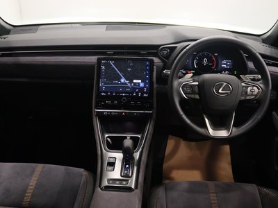 صورة 9 لـ 2025 Lexus LBX