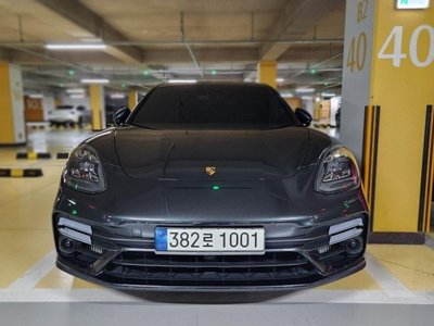 PORSCHE PANAMERA