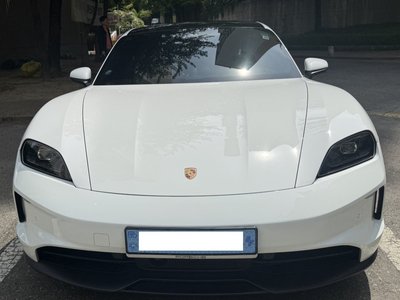 صورة 2 لـ 2025 Porsche TAYCAN