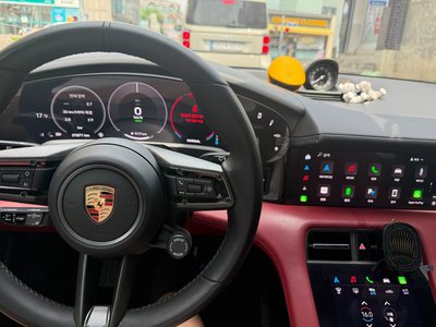 صورة 8 لـ 2025 Porsche TAYCAN
