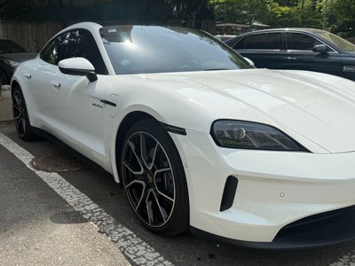 صورة 1 لـ 2025 Porsche TAYCAN