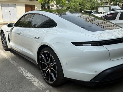 صورة 7 لـ 2025 Porsche TAYCAN