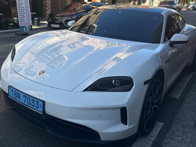 صورة مصغرة 19 لـ 2025 Porsche TAYCAN