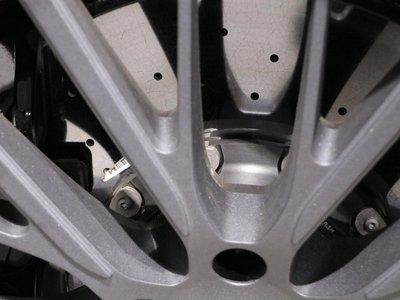 ASTON MARTIN DBX - 7