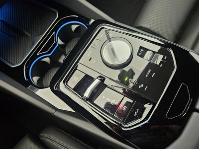 2025 BMW 5 SERIES photo 8