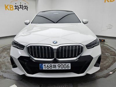 2025 BMW 5 SERIES photo 2