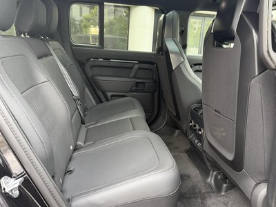 LAND ROVER DEFENDER - 10