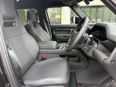 LAND ROVER DEFENDER - 9