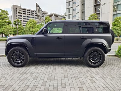 LAND ROVER DEFENDER - 4