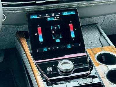 2025 Cadillac ESCALADE — миниатюра 45