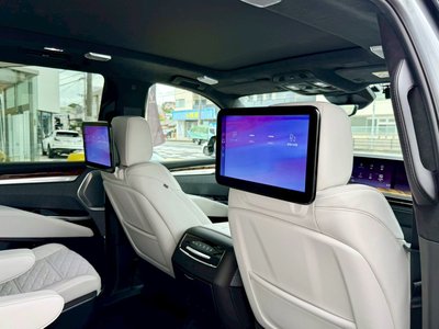 2025 Cadillac ESCALADE — миниатюра 26