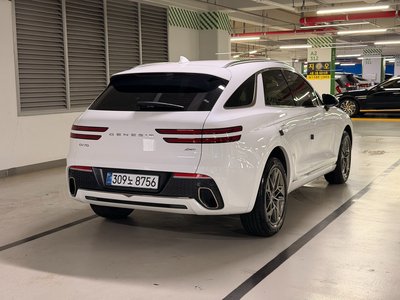 صورة 2 لـ 2021 Genesis GV70