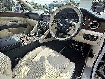BENTLEY BENTAYGA - 3