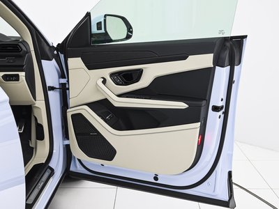 LAMBORGHINI URUS - 10