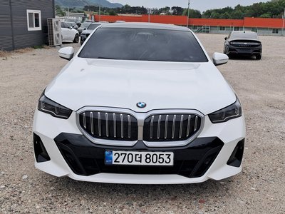 BMW 5 SERIES - 1