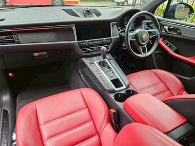 PORSCHE MACAN - 3