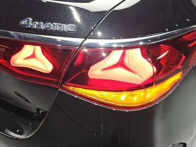 MERCEDES-BENZ E-CLASS - 10