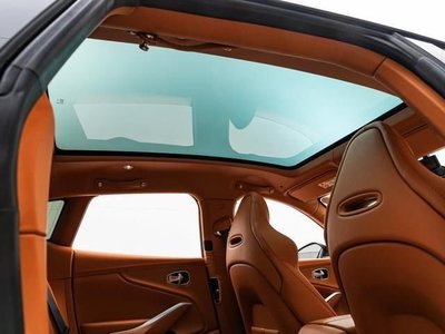 ASTON MARTIN DBX - 4